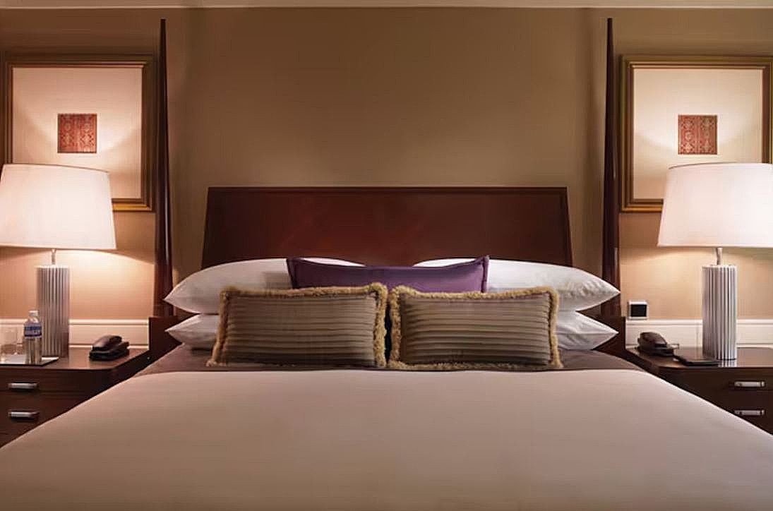 The Leela Mumbai Premier City View Room with Bathtub 3