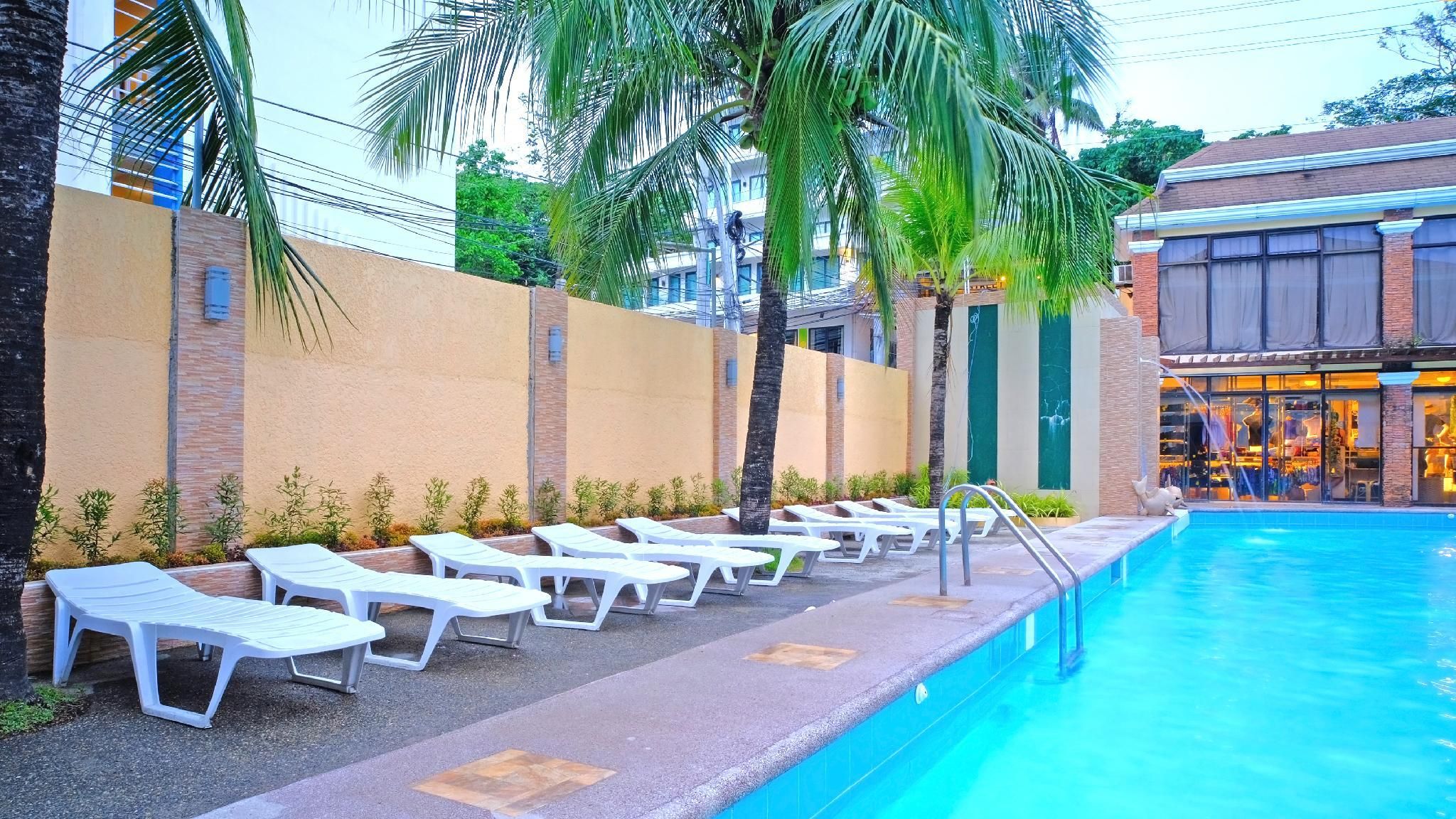 swimming pool [outdoor]