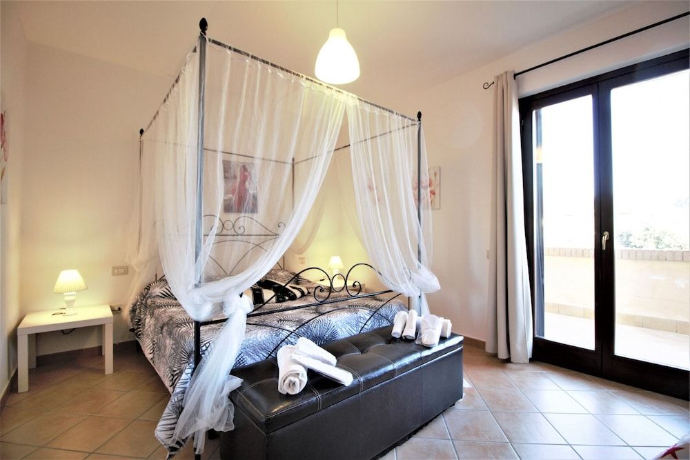 Villa, 3 Bedrooms, Terrace, Beachside