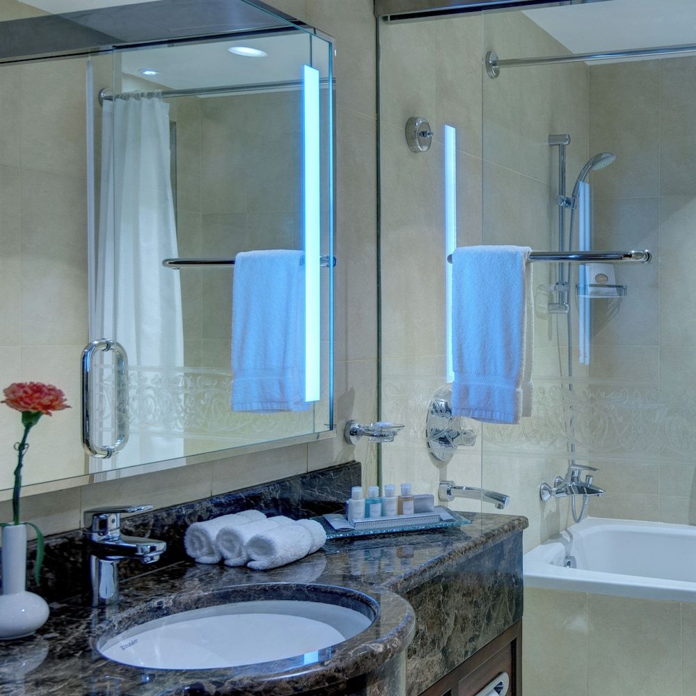 Crowne Plaza Madinah by IHG Standard Room 12