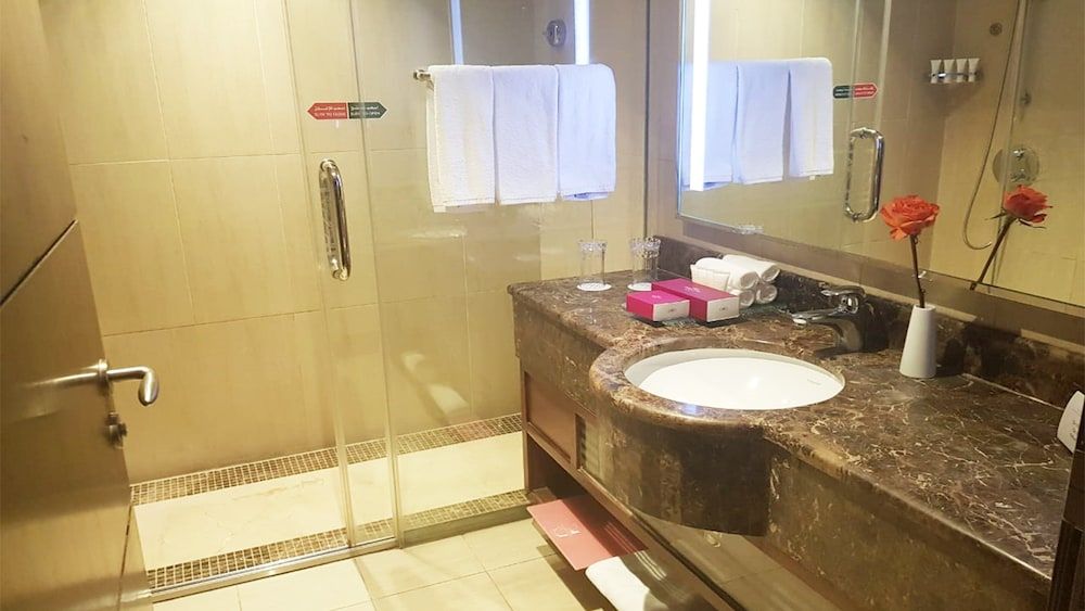 Crowne Plaza Madinah by IHG Standard Room 11