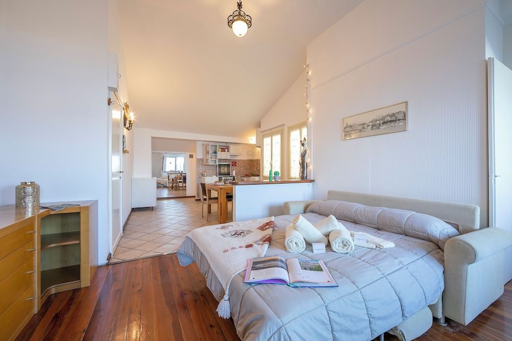 Family Penthouse, 1 Bedroom, Beachside (Rooftop On Stresa Lake View)