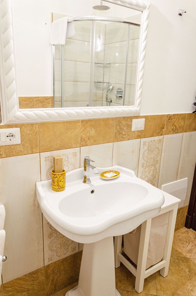 Taormina B&B Superior Double or Twin Room, Balcony 5