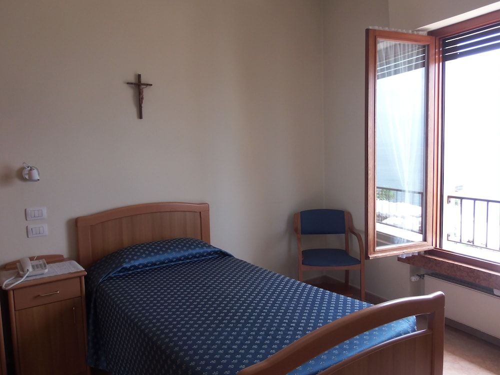 Superior Single Room, Lake View