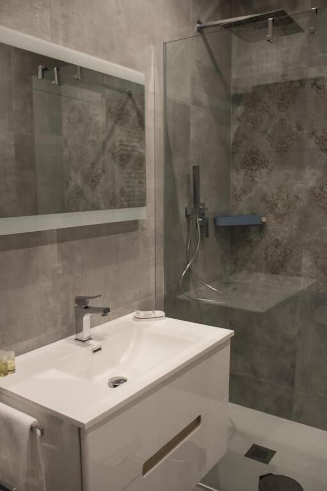 Bloom Apartments Deluxe Apartment, 2 Bedrooms, 2 Bathrooms 9