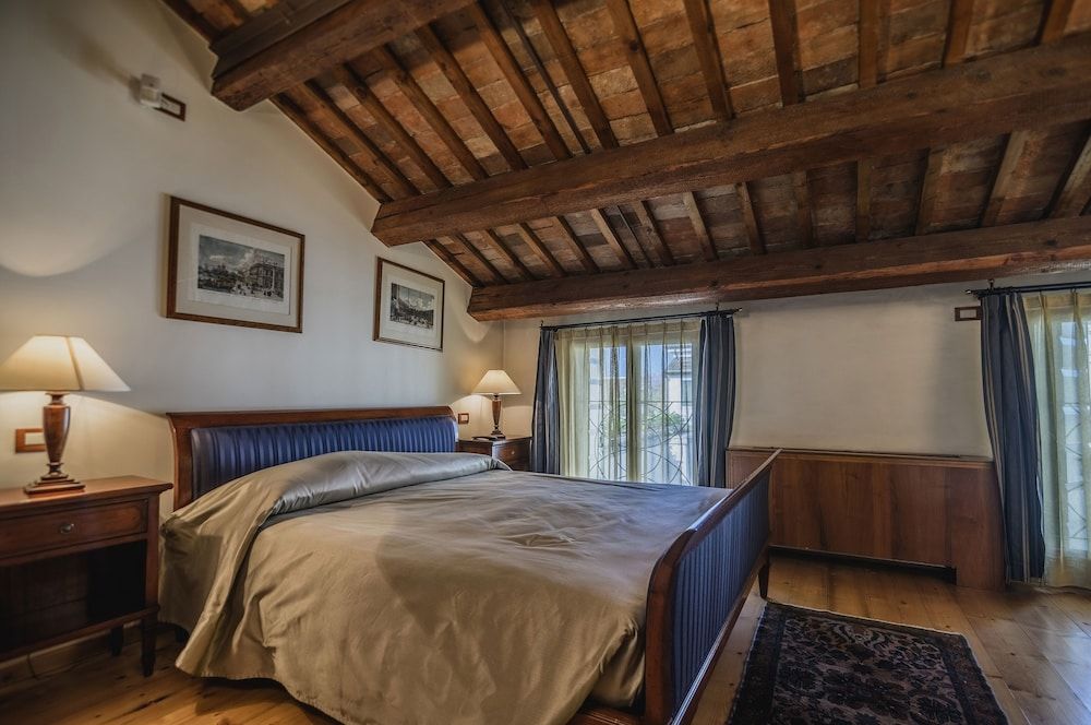 Standard Room, 1 Queen Bed