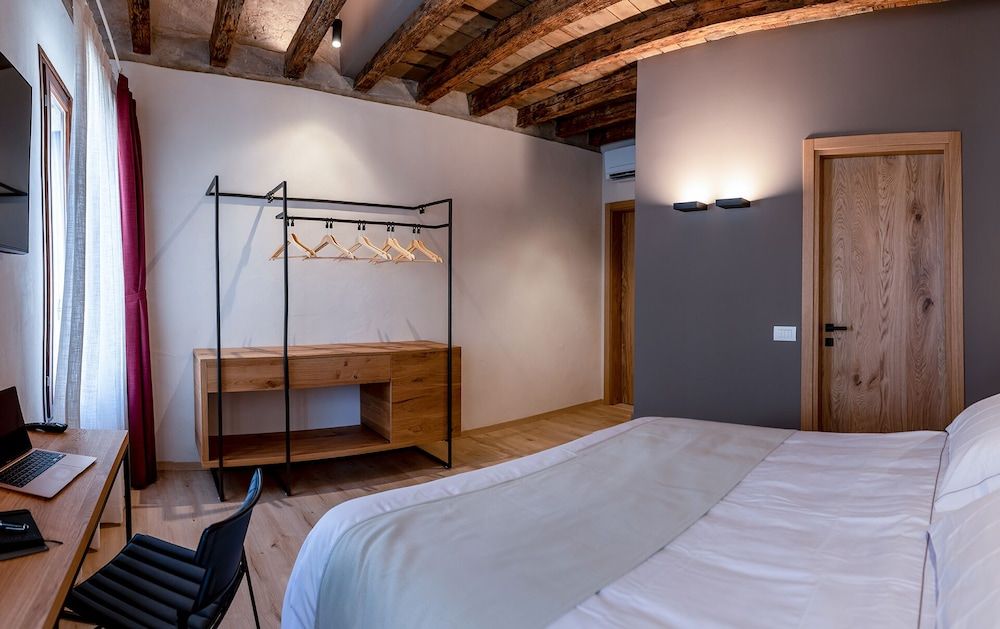 BURANELLI CHARME ROOMS Deluxe Double or Twin Room 5