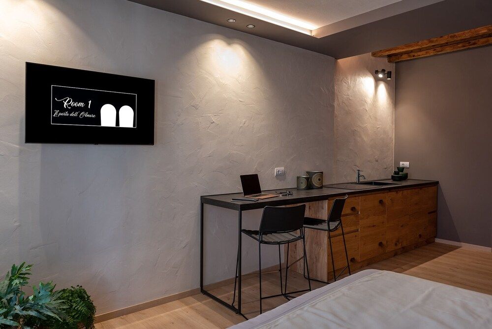 BURANELLI CHARME ROOMS Deluxe Double or Twin Room, Canal View 7