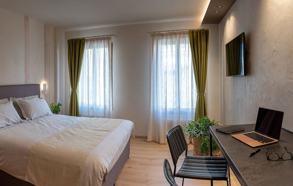 BURANELLI CHARME ROOMS Deluxe Double or Twin Room, Canal View 2