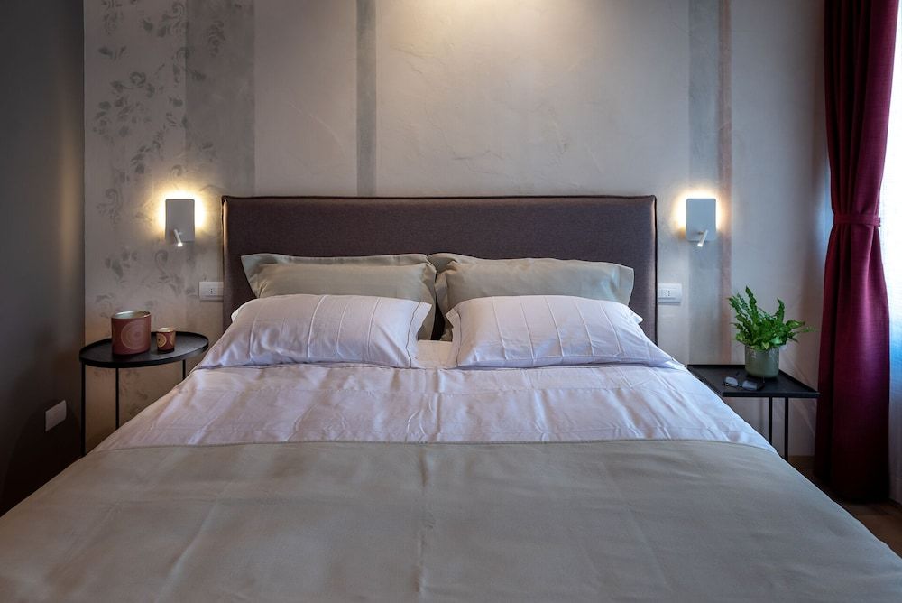 BURANELLI CHARME ROOMS Deluxe Double or Twin Room 4