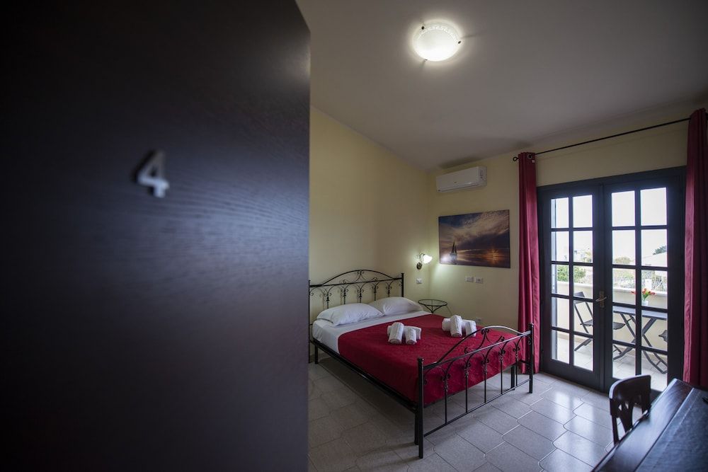 Guest House Capitan Libeccio Deluxe Double Room, Balcony, Sea Facing 5