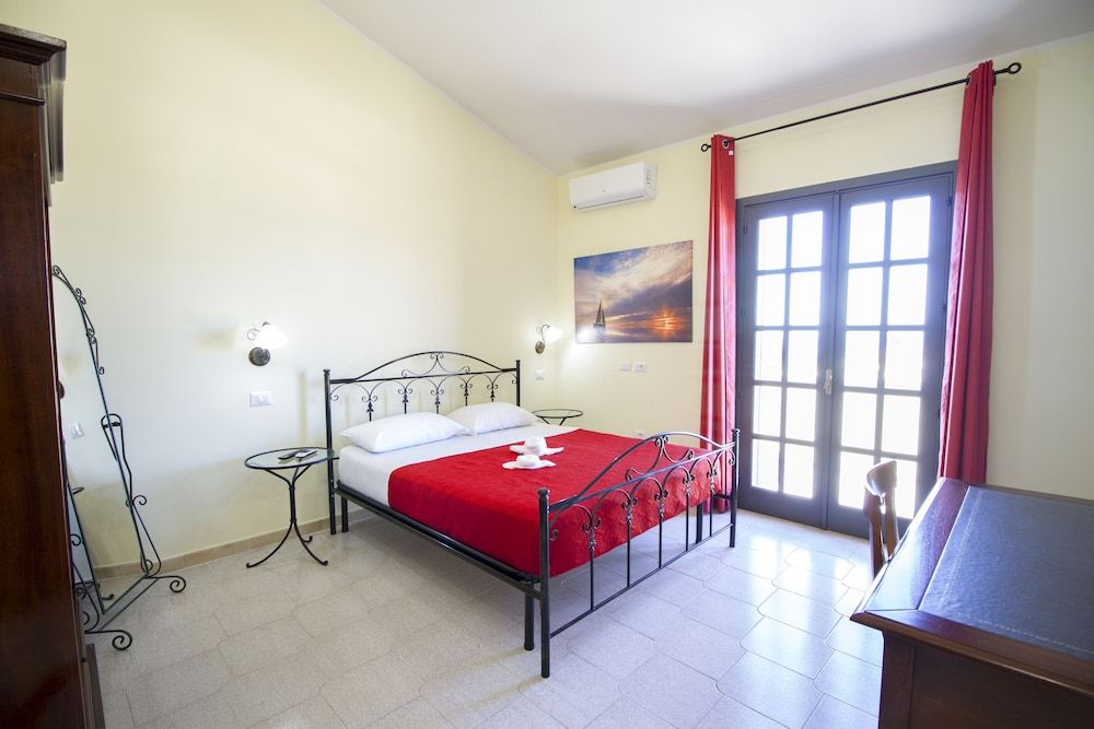 Guest House Capitan Libeccio Deluxe Double Room, Balcony, Sea Facing 3