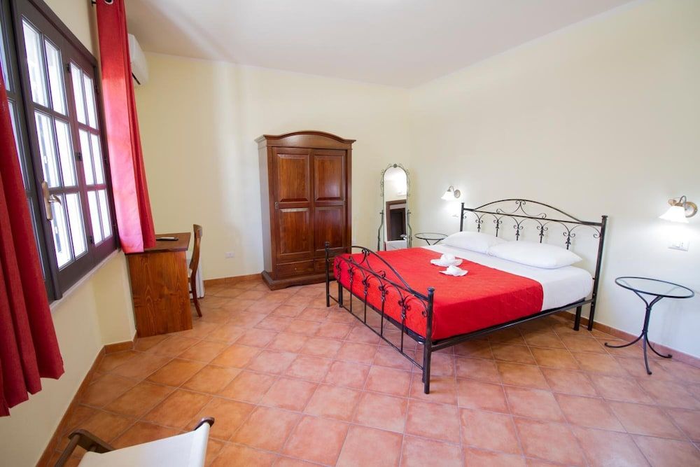 Guest House Capitan Libeccio Deluxe Double Room 4