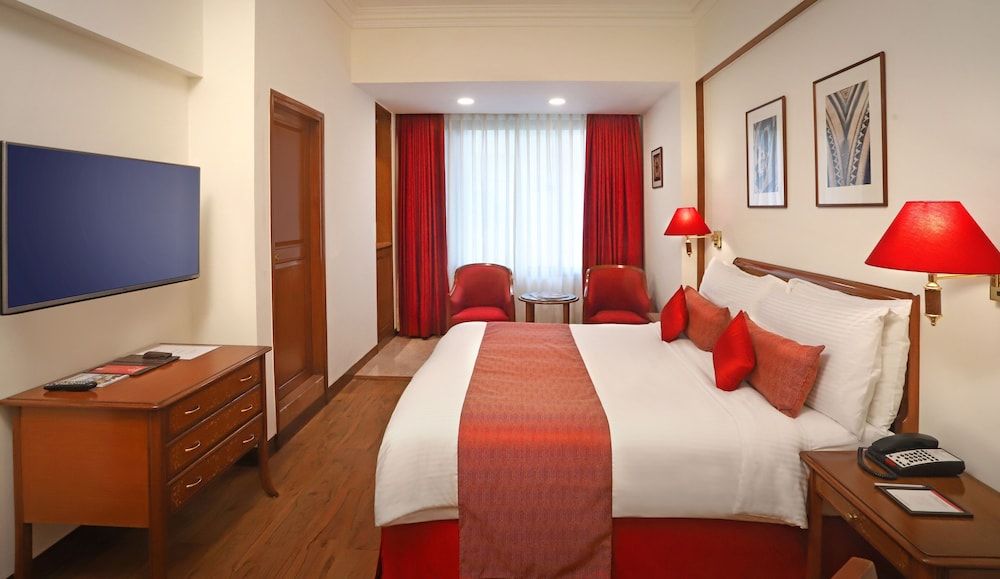 The Ambassador, Mumbai Deluxe Room 4