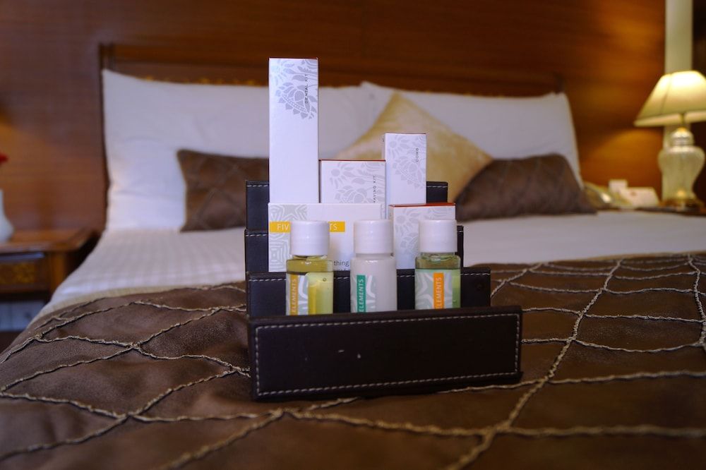 The Ambassador, Mumbai Deluxe Room 7