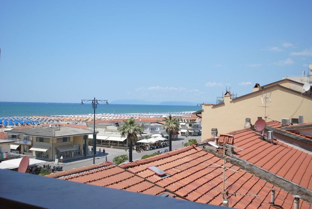 Classic Double Room, Partial Sea View (with beach access)