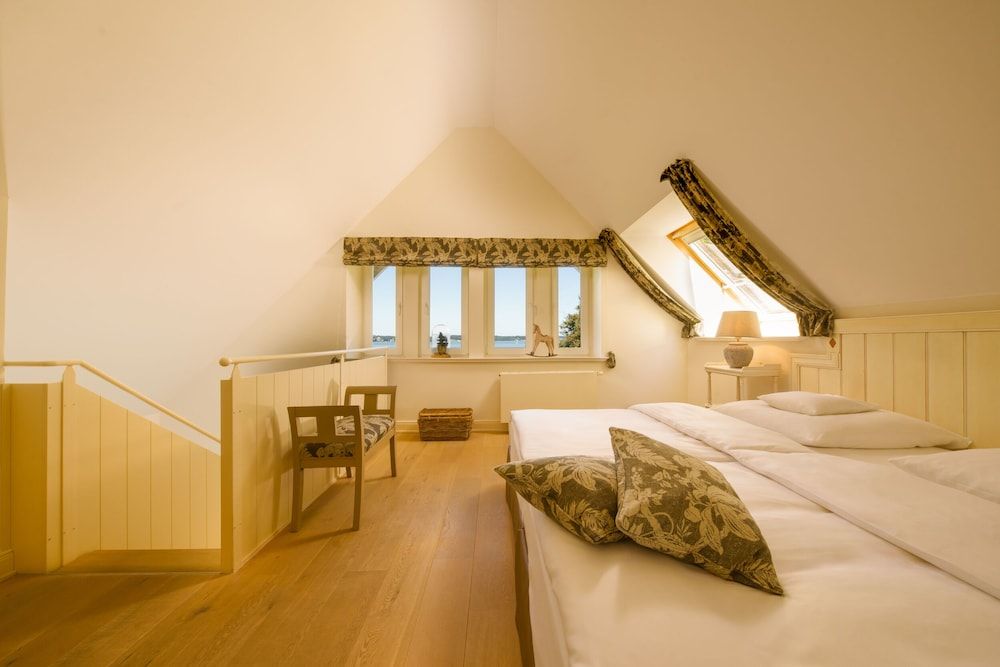 Fjord Gallery Room