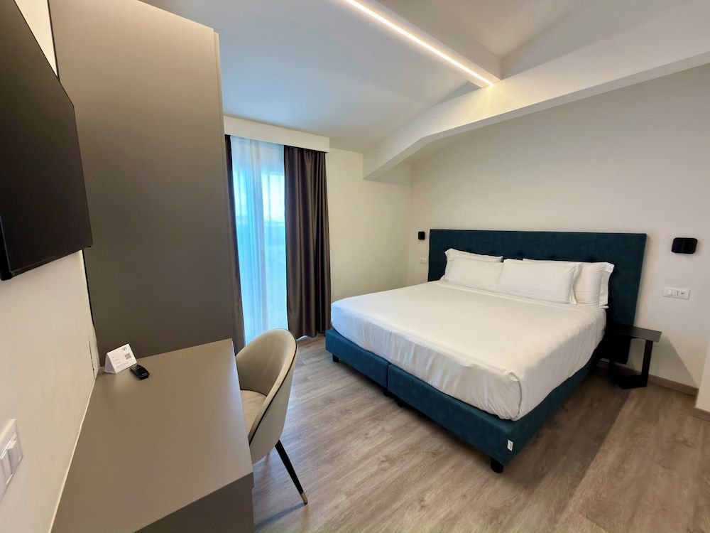 VI SUITES Superior Suite, Balcony 3