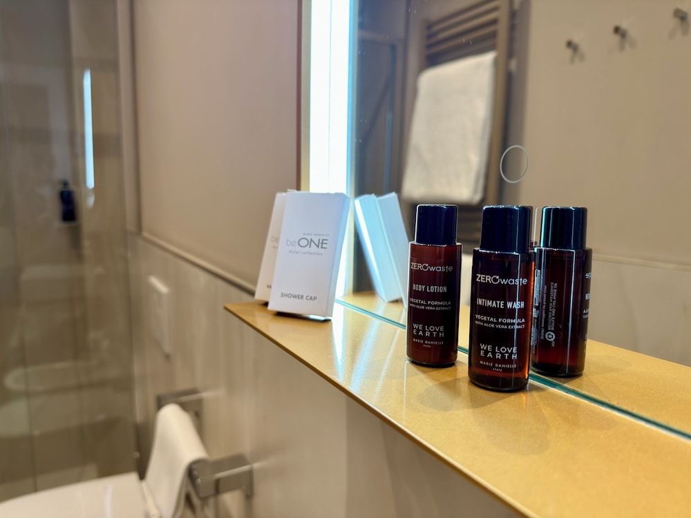 VI SUITES Standard Suite 9