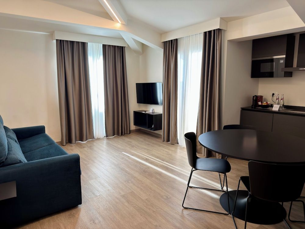 VI SUITES Superior Suite, Balcony 14