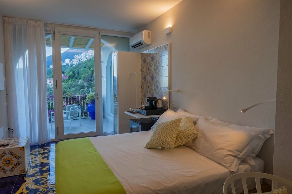 Decori Suites Amalfi Coast Family Quadruple Room, Ensuite, Sea View (Family Suite Positano) 5