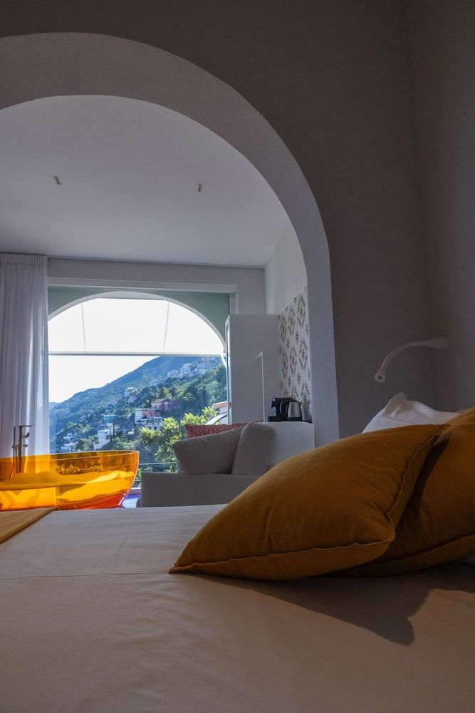 Decori Suites Amalfi Coast Family Quadruple Room, Ensuite, Sea View (Family Suite Positano) 2