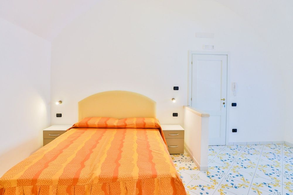 Della Monica Rooms Deluxe Double Room 2