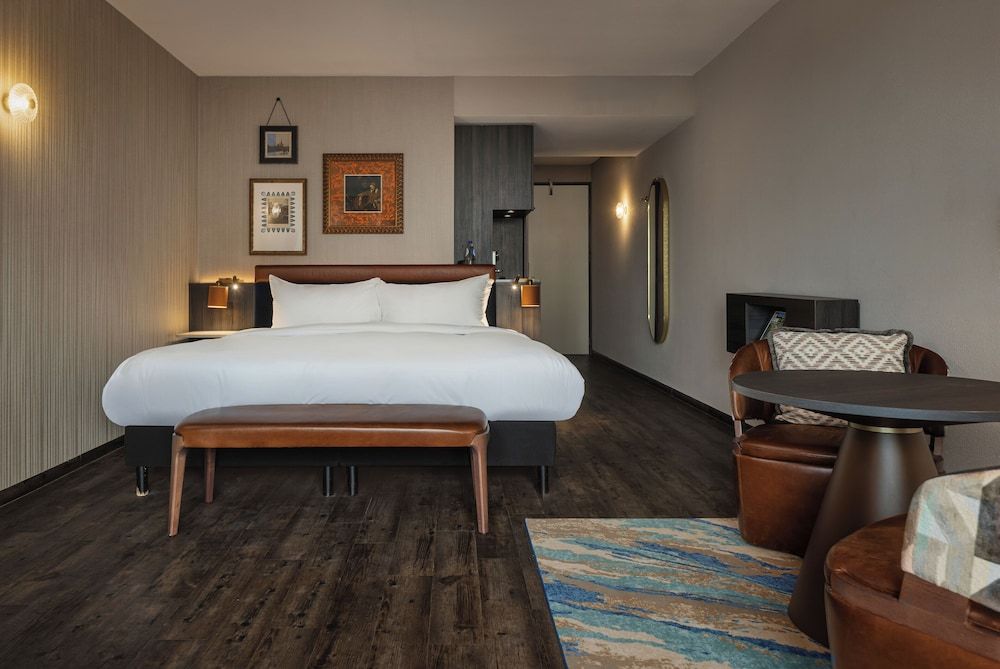 Room, 1 King Bed (Waterfront, Spa)