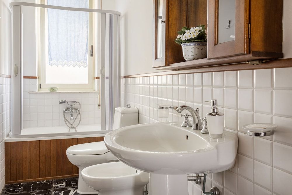 At Armando's Home Deluxe Room, Mountain View (Liberty Room) 4