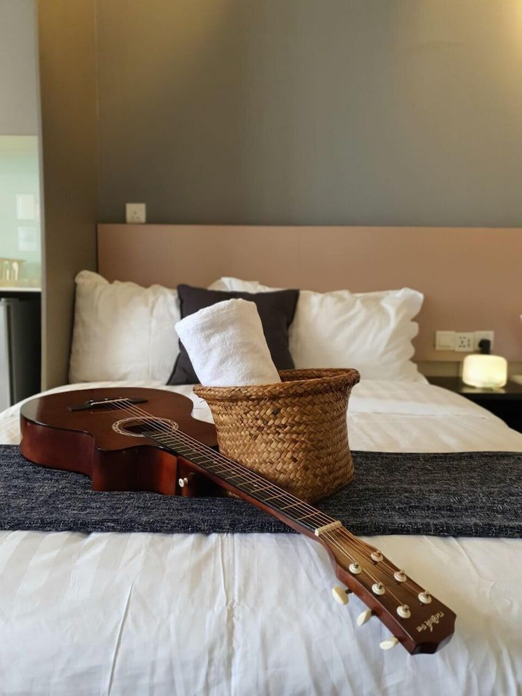 The Perfect Getaway Deluxe Studio Suite, 2 Queen Beds 2