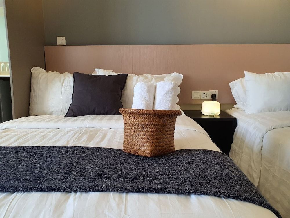 The Perfect Getaway Deluxe Studio Suite, 2 Queen Beds 3