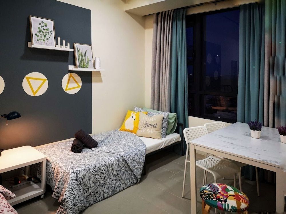 The Perfect Getaway Family Studio Suite, Multiple Beds 3