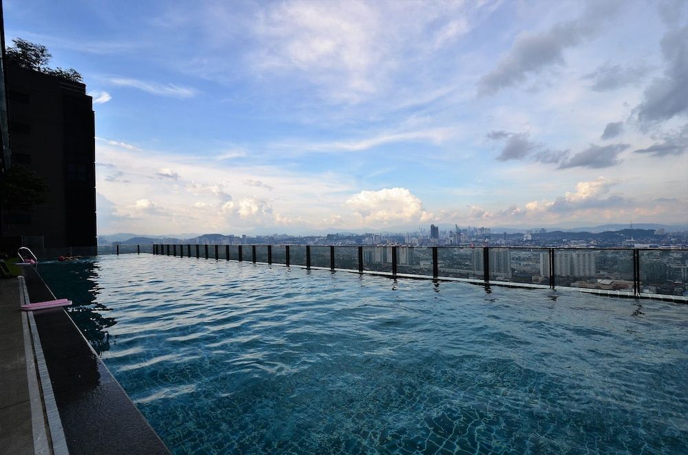 undefined ICON CITY Family suite By Lim 3