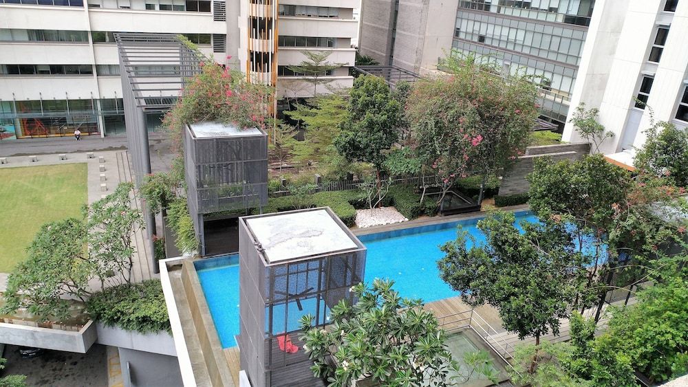 undefined PJ8 Service Suite Pool View 6