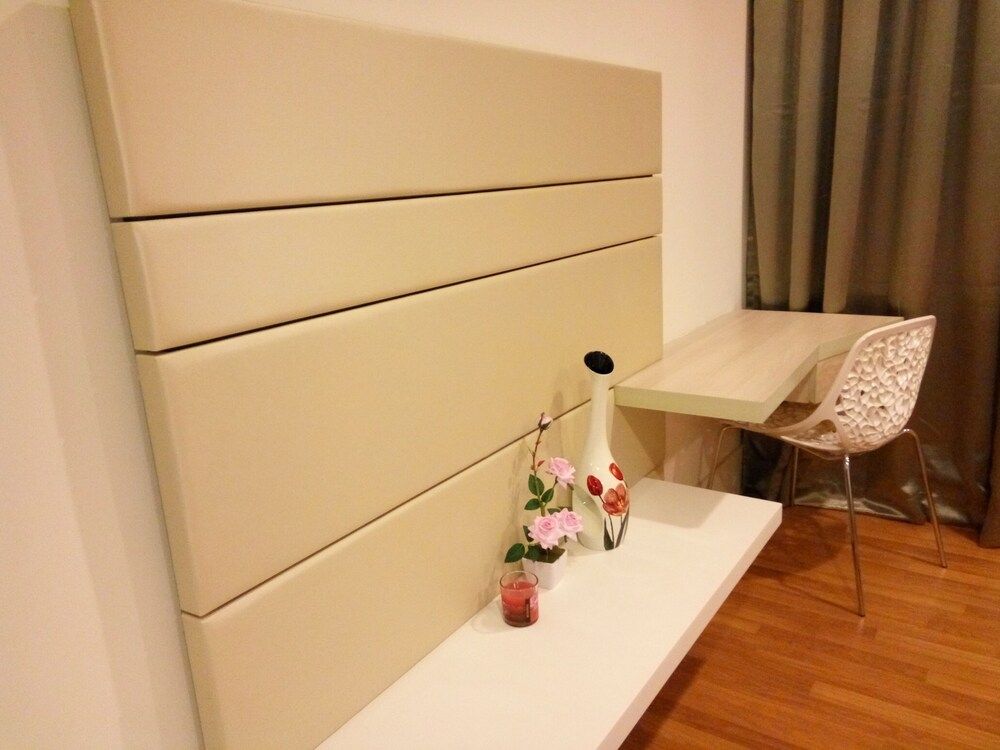 Cozy Suite near Airport & LRT Station Apartment 8