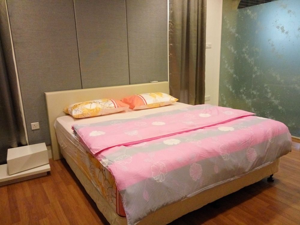 Cozy Suite near Airport & LRT Station Apartment 11