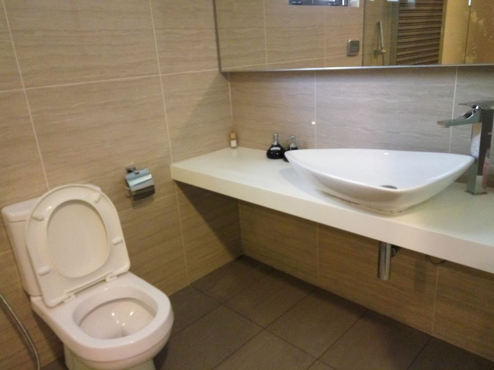 Cozy Suite near Airport & LRT Station Apartment 10