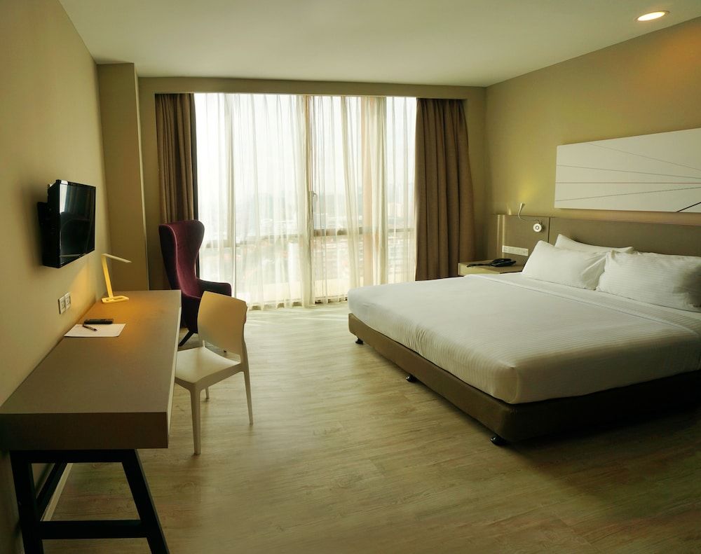 Superior Room, 1 King Bed, City View
