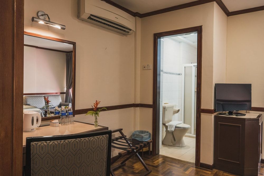 Shah's Village Hotel Deluxe Room, 2 Twin Beds 2