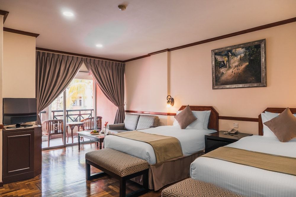 Shah's Village Hotel Deluxe Room, 2 Twin Beds 3