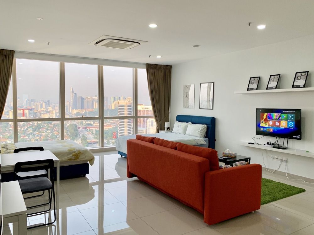 Ginger8 @ Pinnacle PJ Family Studio Suite 3