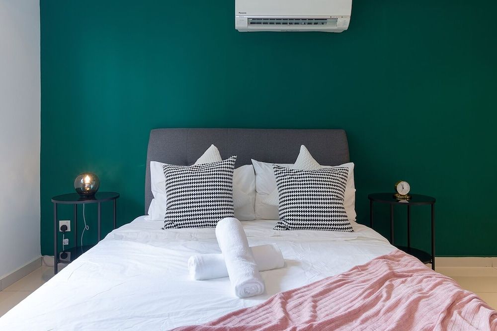 undefined Avenue D'Vogue by Airhost 7