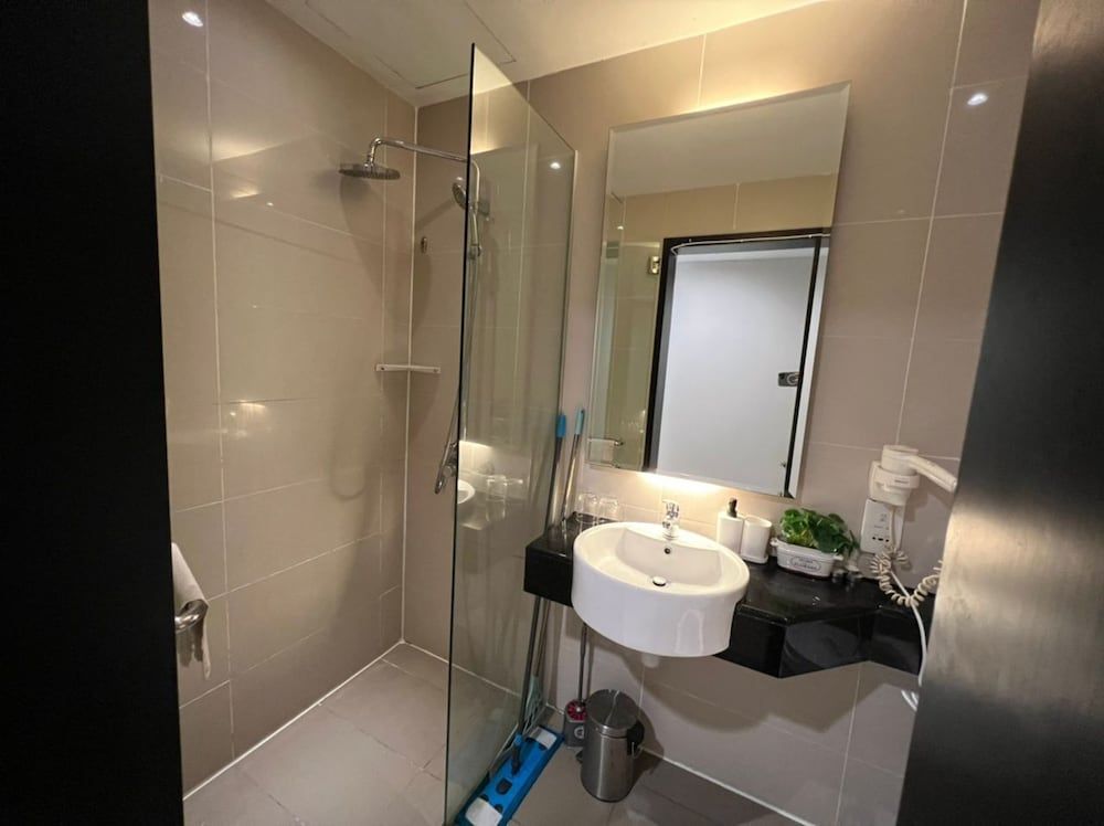 undefined Centrestage Suite By VP 9