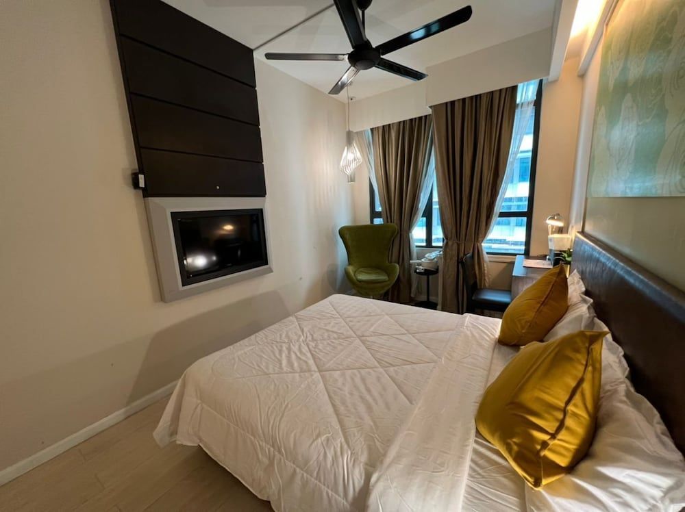 undefined Centrestage Suite By VP 6