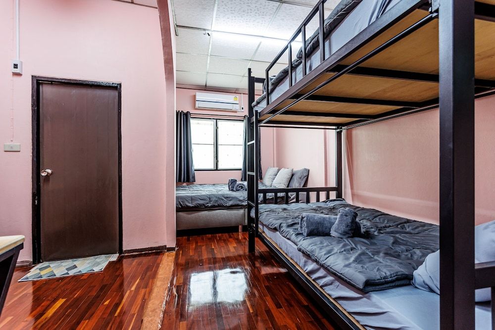 Standard Quadruple Room, Multiple Beds, Non Smoking, Private Bathroom