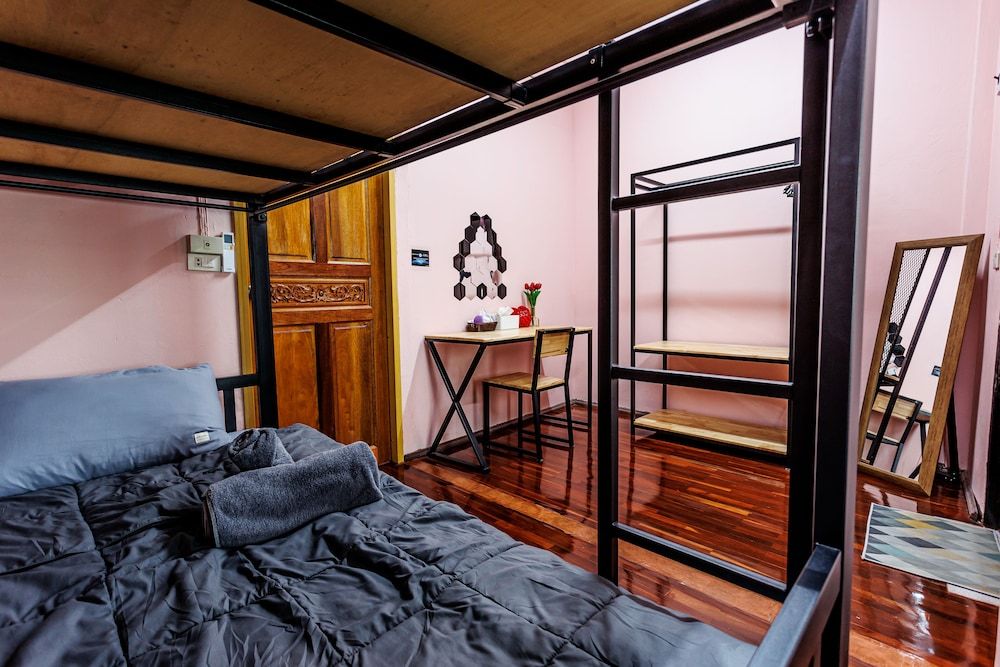 Standard Quadruple Room, Multiple Beds, Non Smoking, Private Bathroom