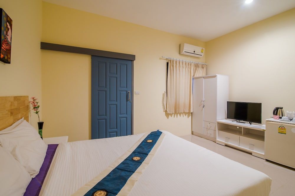 Samsha Guesthouse Economy Double Room, 1 Queen Bed 3