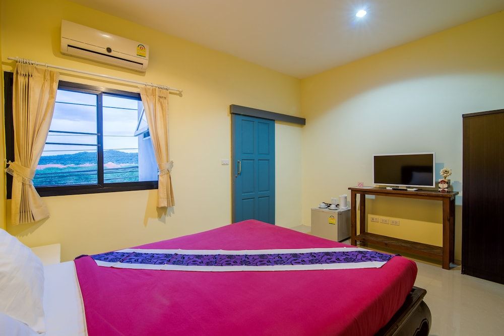 Samsha Guesthouse Economy Double Room, 1 Queen Bed 4