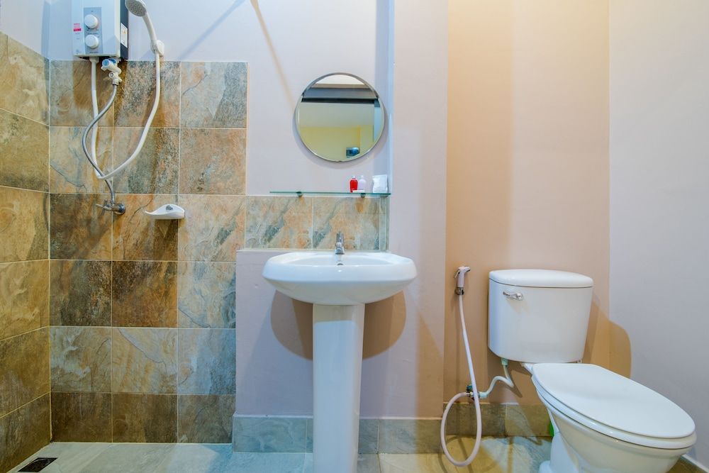 Samsha Guesthouse Economy Double Room, 1 Queen Bed 8