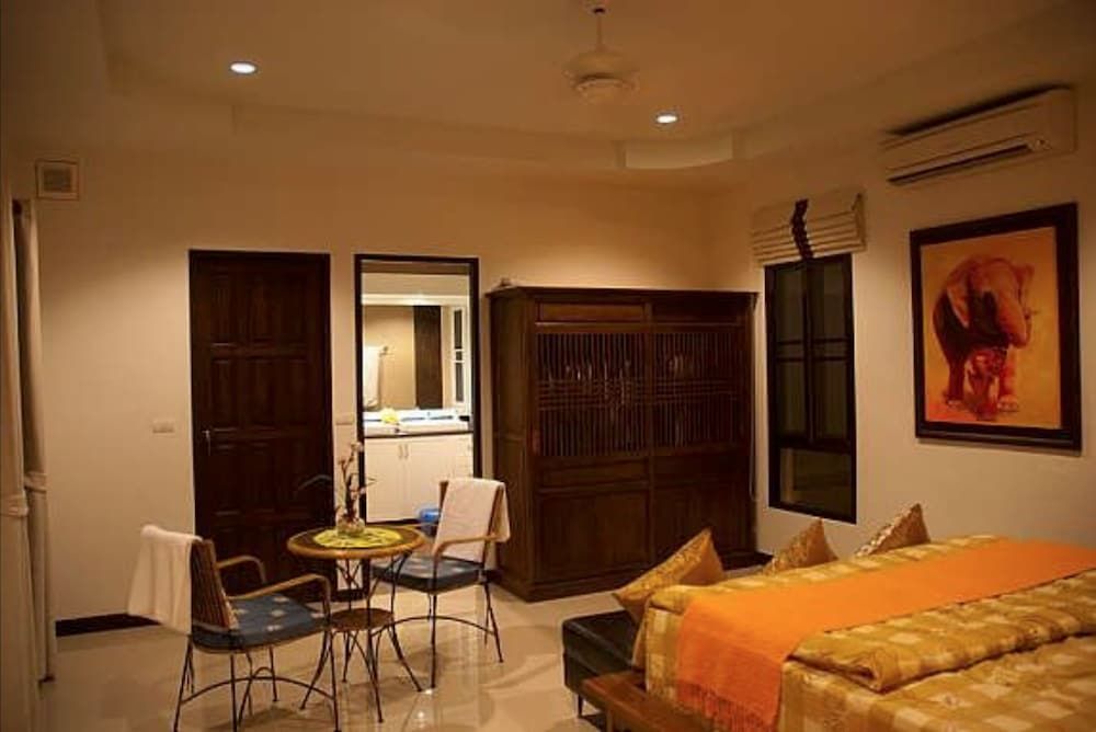 4 Bedroom Private Bali Style Villa HH1 4-Bedroom Villa with Private Pool 5